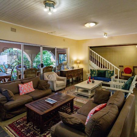 Pumleni Guesthouse Hartbeespoort Bagian luar foto