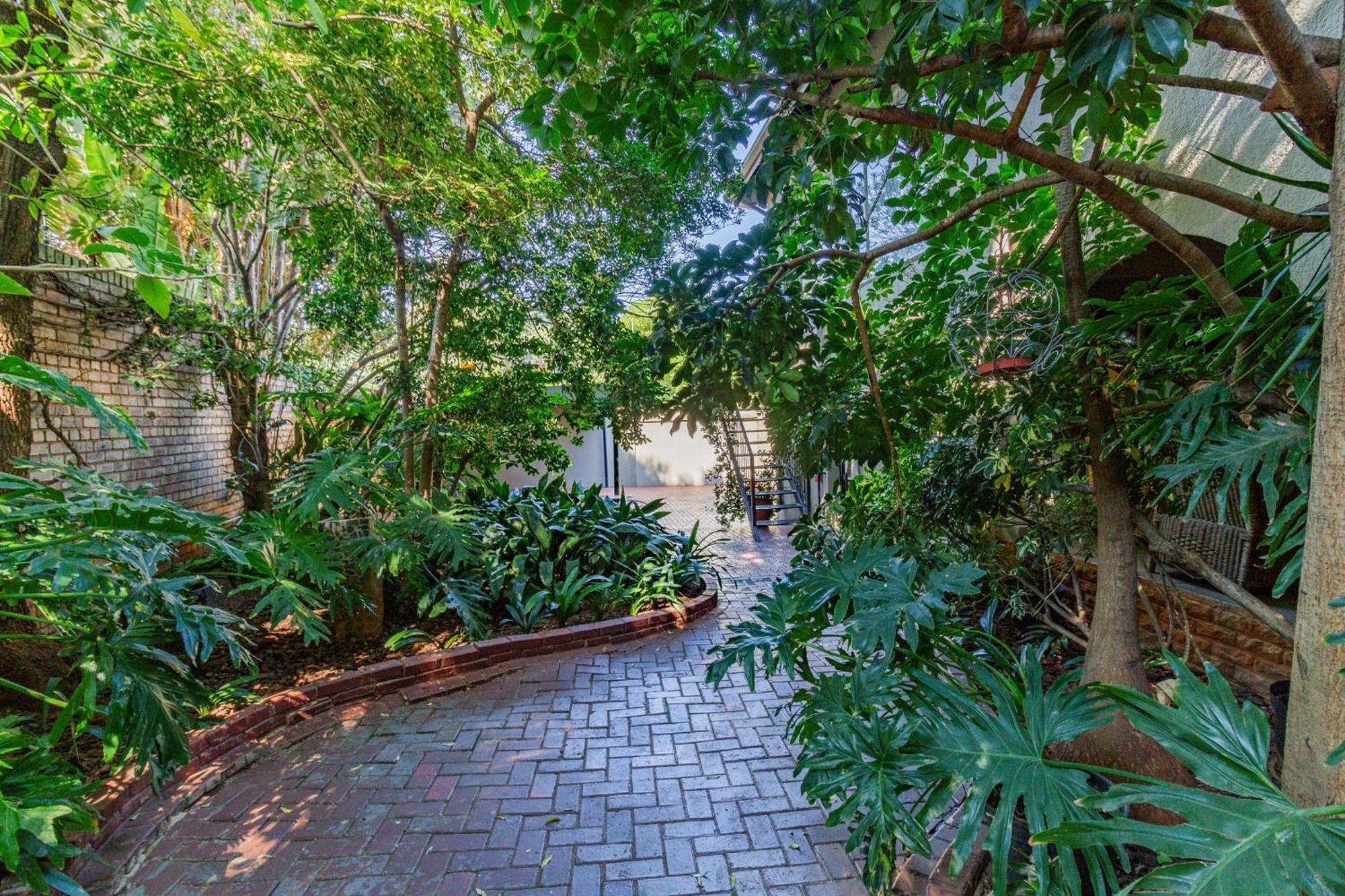 Pumleni Guesthouse Hartbeespoort Bagian luar foto
