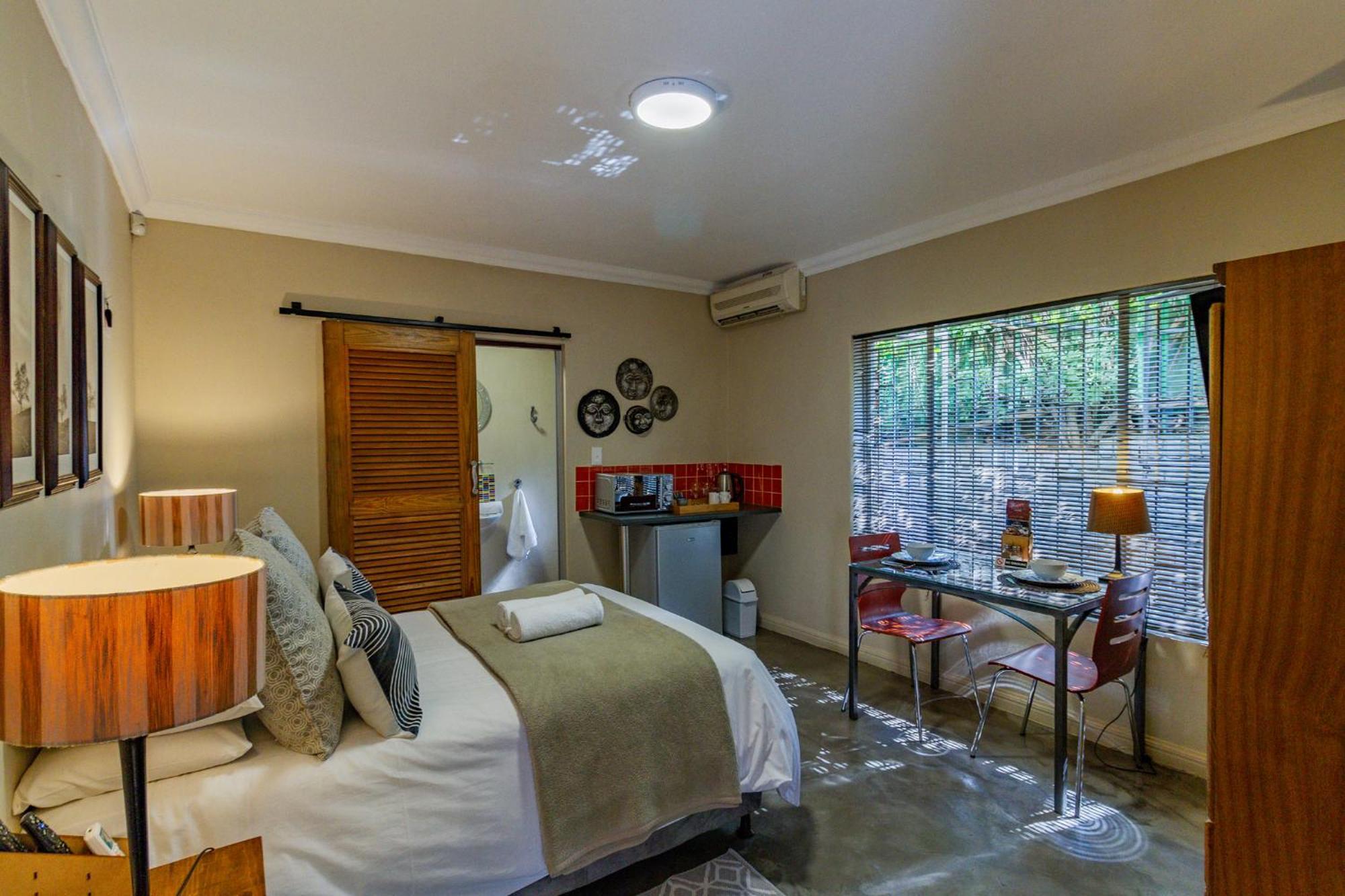 Pumleni Guesthouse Hartbeespoort Bagian luar foto