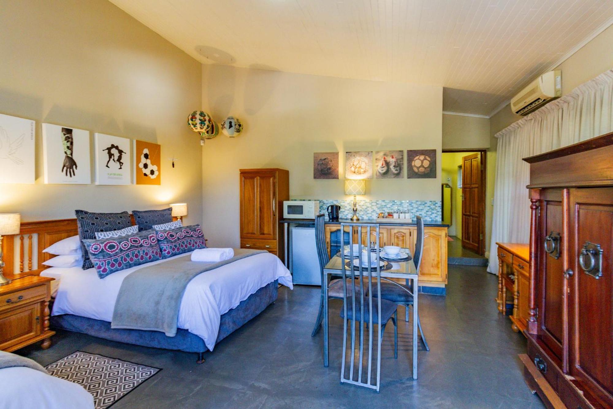 Pumleni Guesthouse Hartbeespoort Bagian luar foto