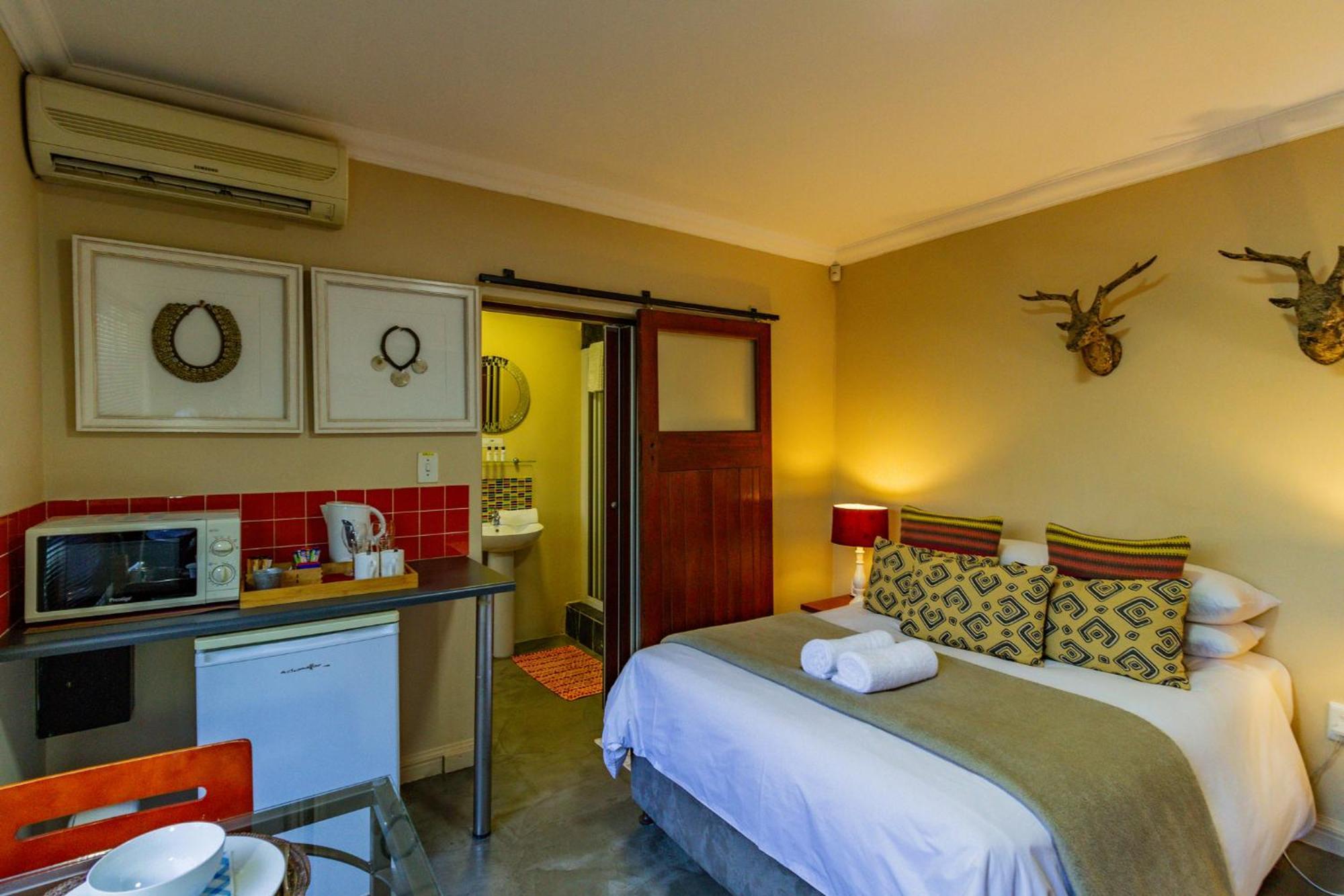Pumleni Guesthouse Hartbeespoort Bagian luar foto
