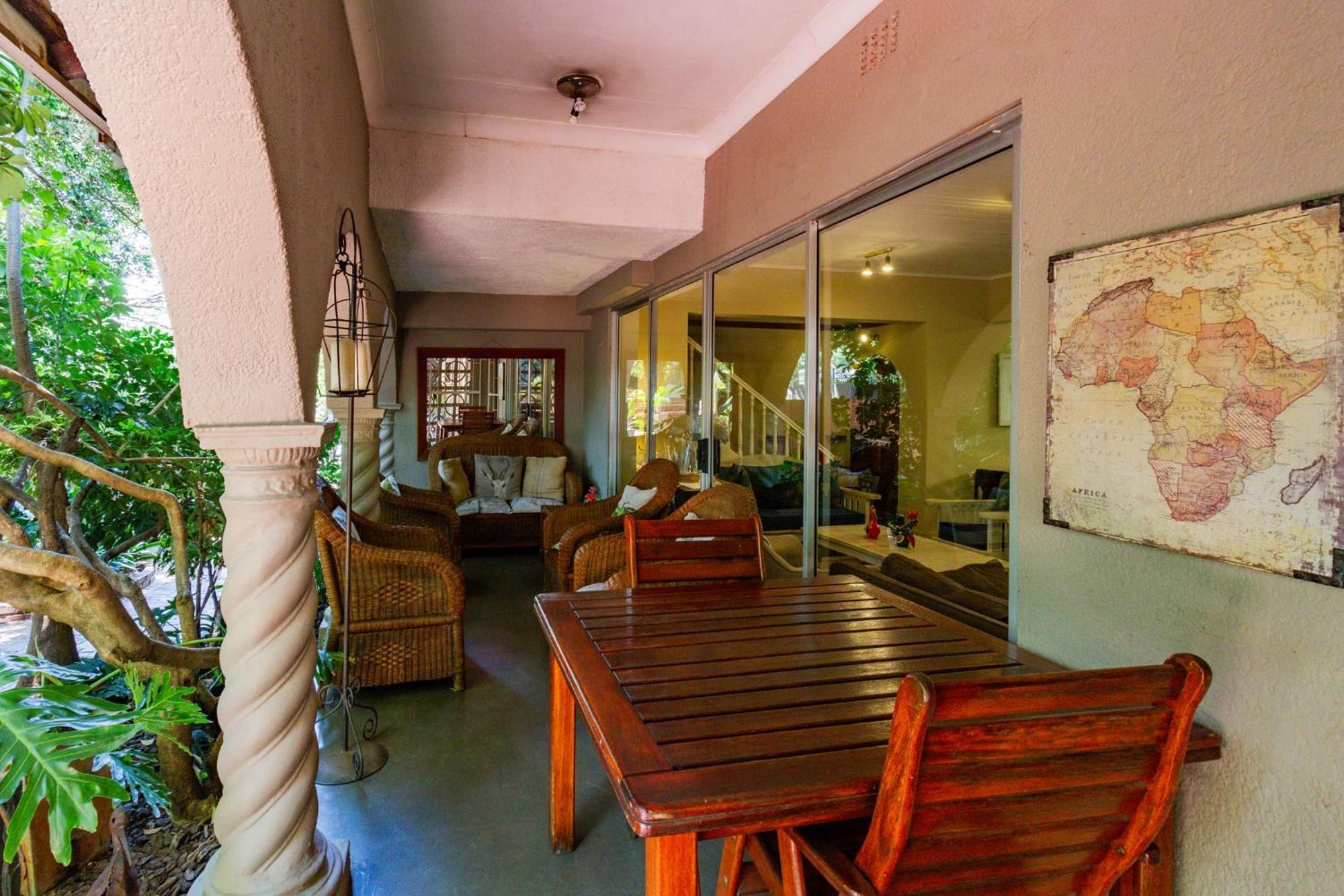 Pumleni Guesthouse Hartbeespoort Bagian luar foto