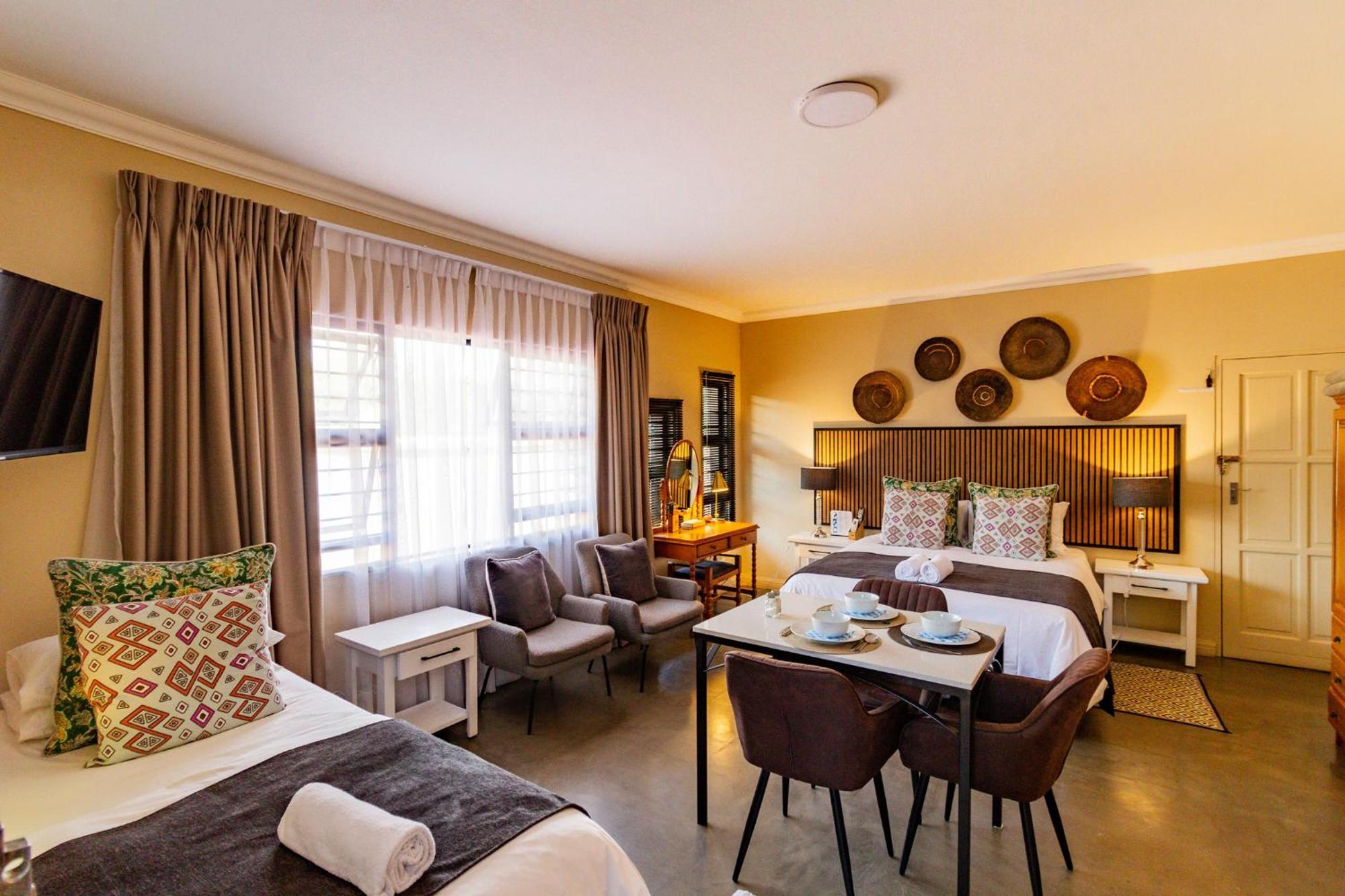 Pumleni Guesthouse Hartbeespoort Bagian luar foto