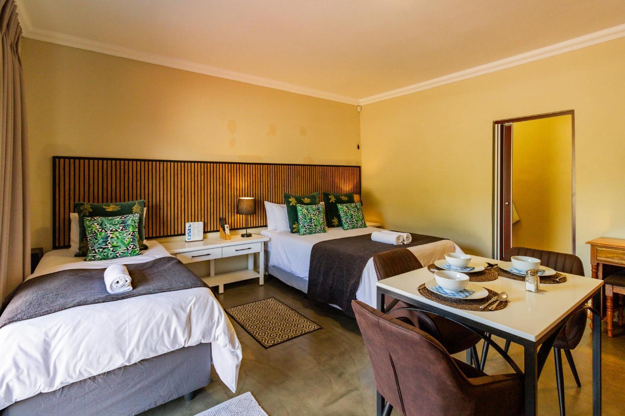 Pumleni Guesthouse Hartbeespoort Bagian luar foto