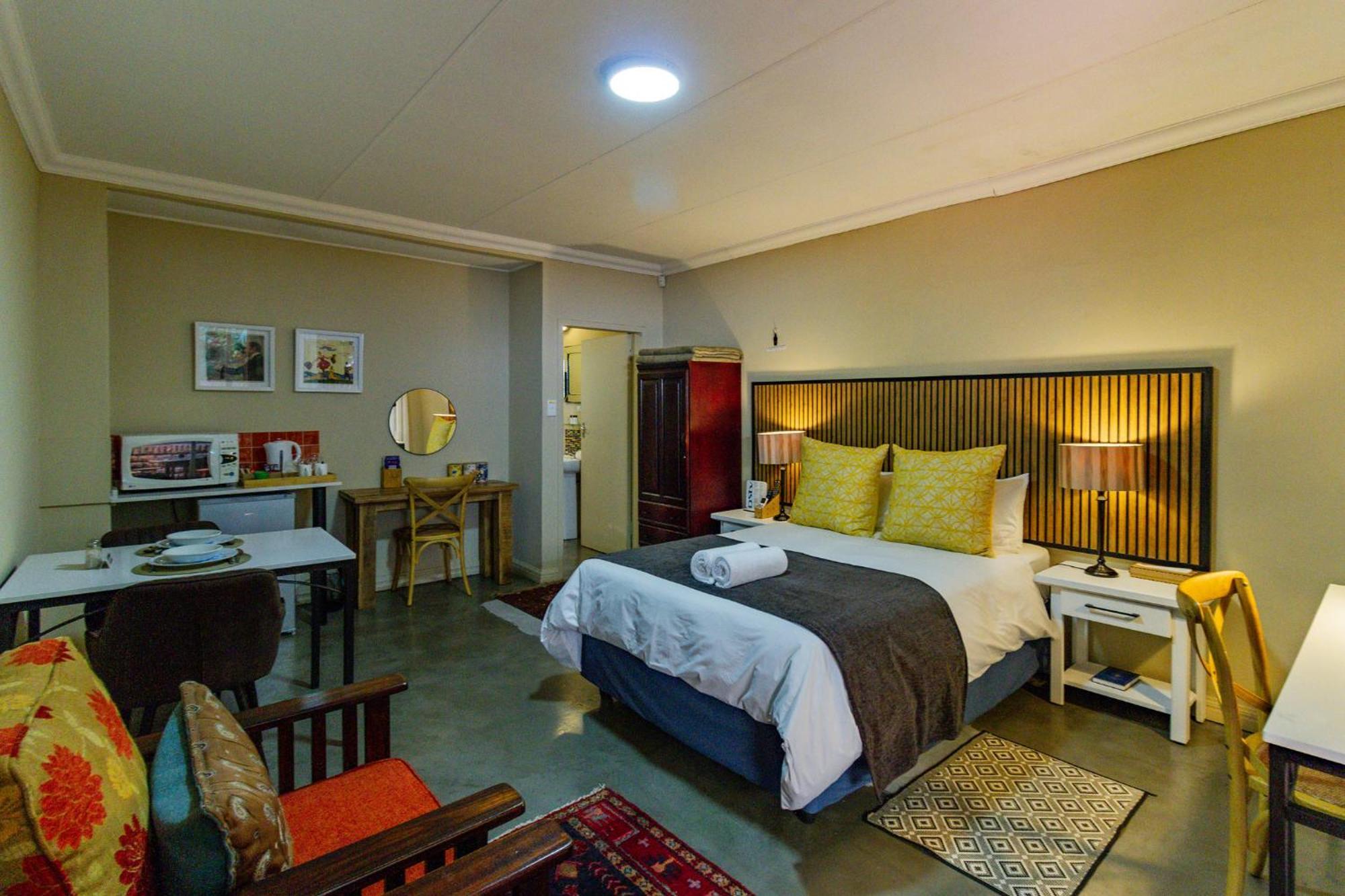 Pumleni Guesthouse Hartbeespoort Bagian luar foto