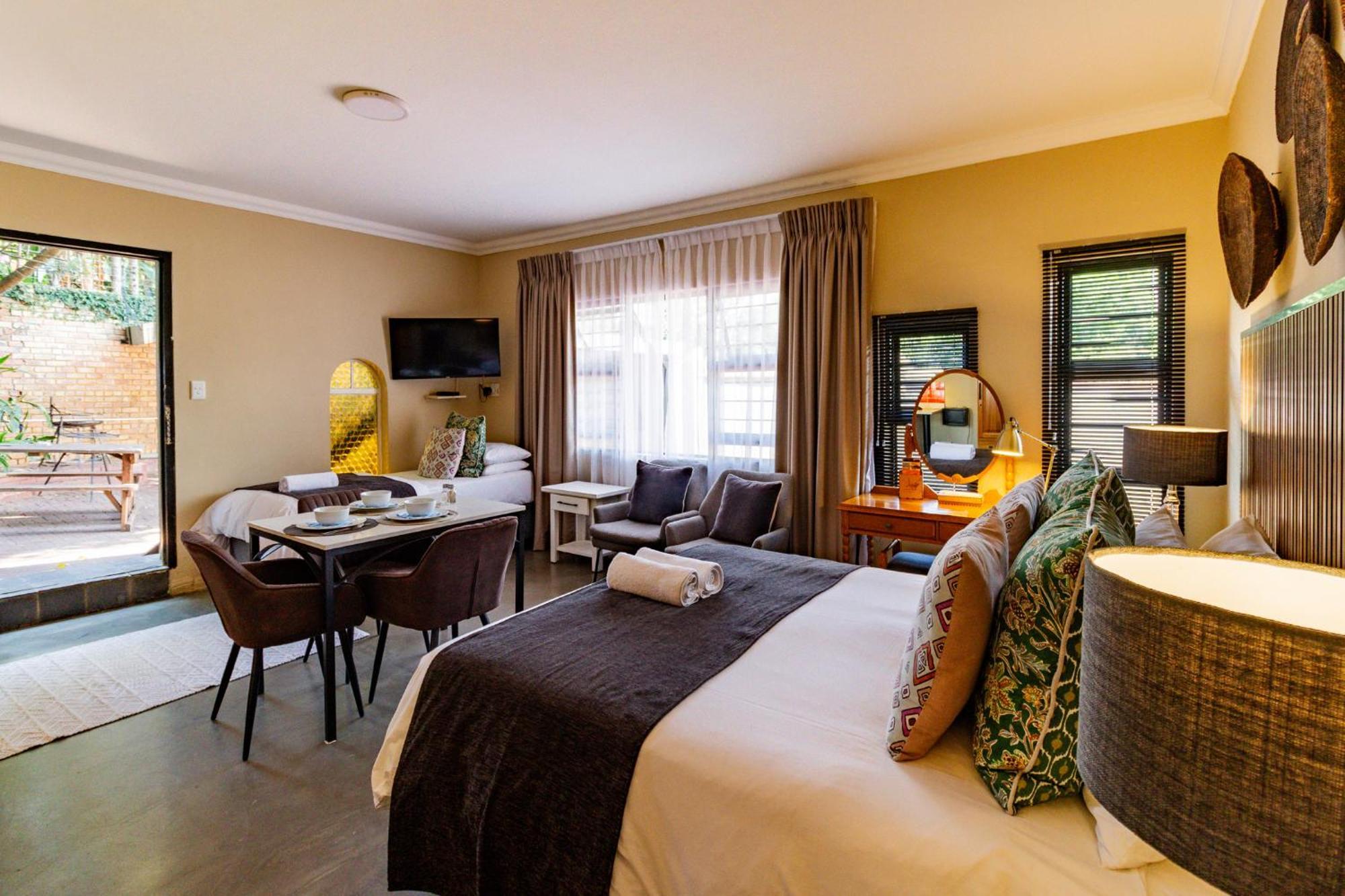 Pumleni Guesthouse Hartbeespoort Bagian luar foto