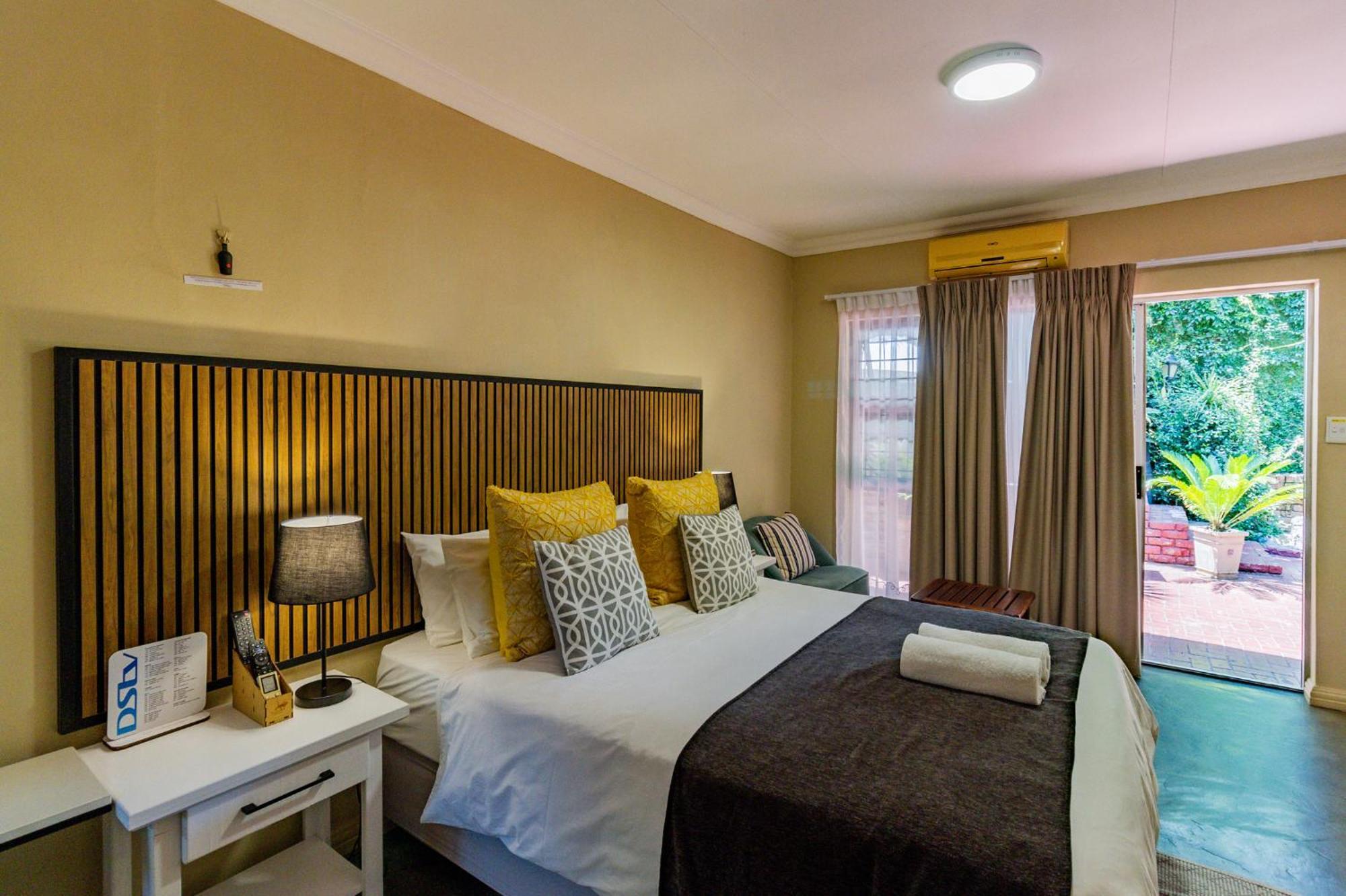 Pumleni Guesthouse Hartbeespoort Bagian luar foto