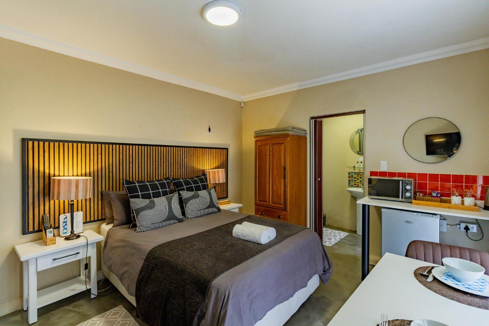 Pumleni Guesthouse Hartbeespoort Bagian luar foto