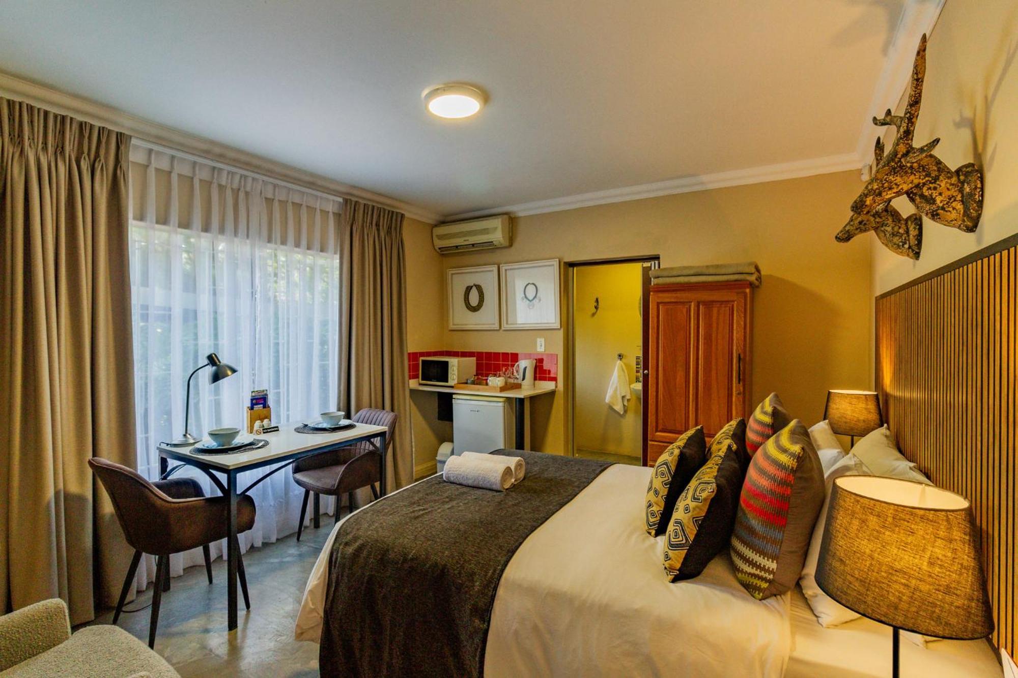 Pumleni Guesthouse Hartbeespoort Bagian luar foto