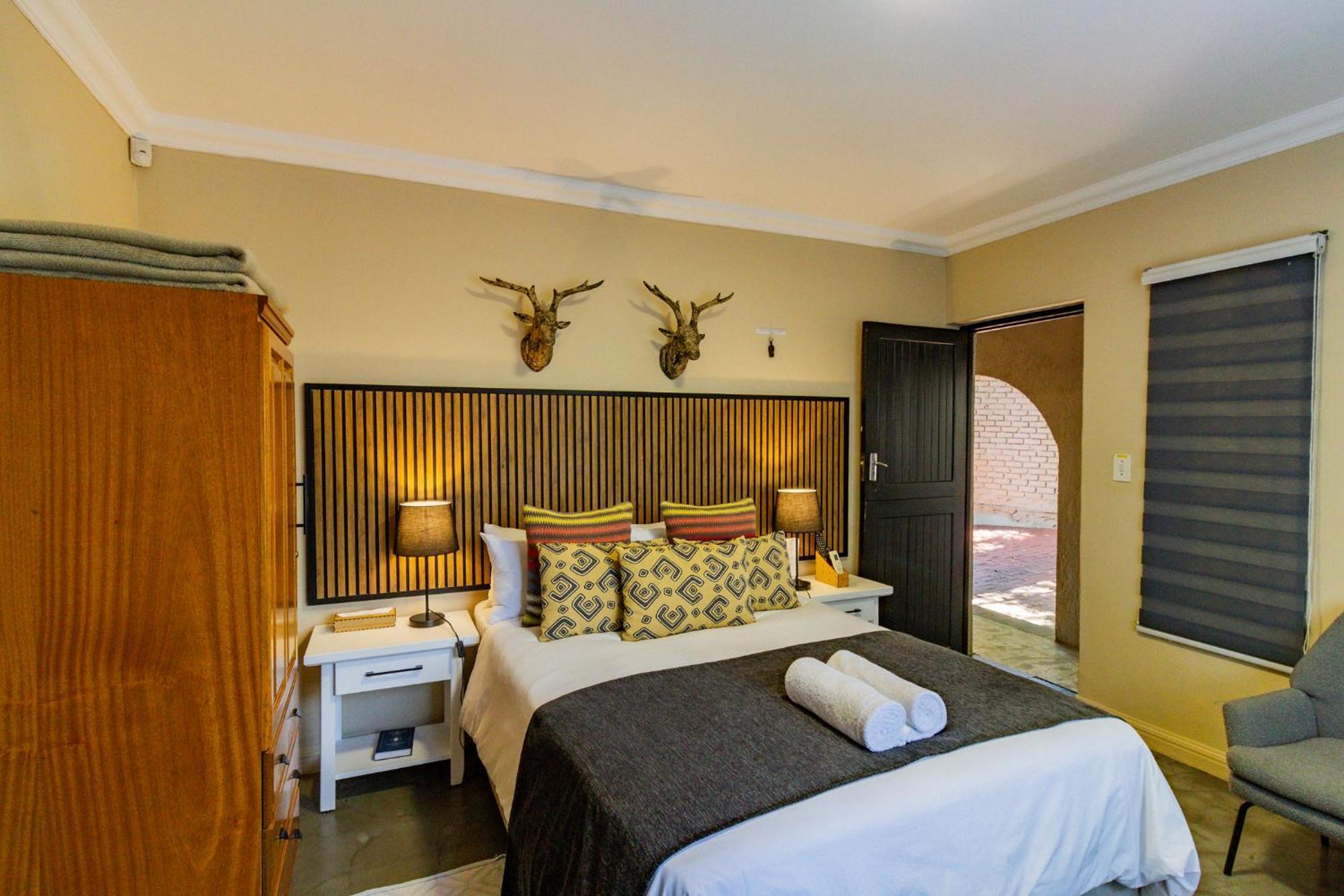 Pumleni Guesthouse Hartbeespoort Bagian luar foto