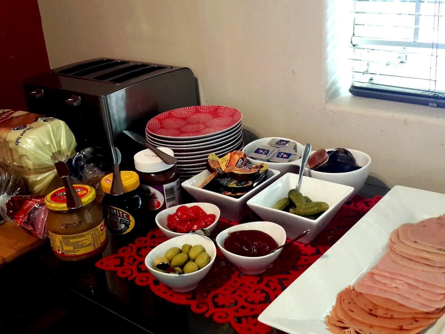 Pumleni Guesthouse Hartbeespoort Bagian luar foto